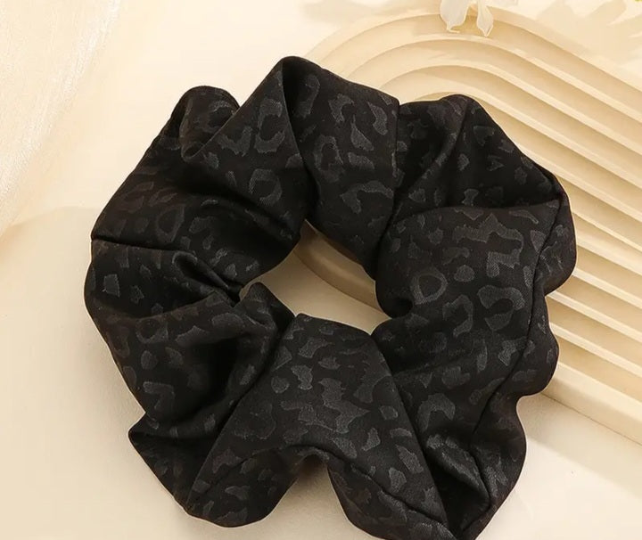 Leo scrunchie