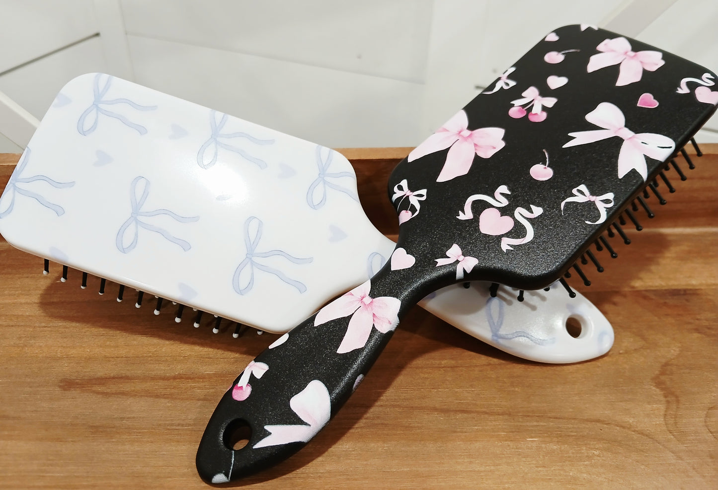 Bow hair brush